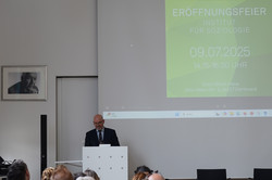 Eröffnung durch apl. Prof. Dr. Christian Deindl, Institutsdirektor